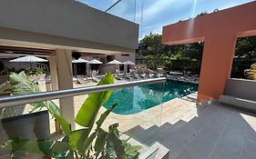 Del Tropico Hotel
